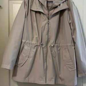 Jones New York Light Tan Windbreaker / Rain Jacket XXL